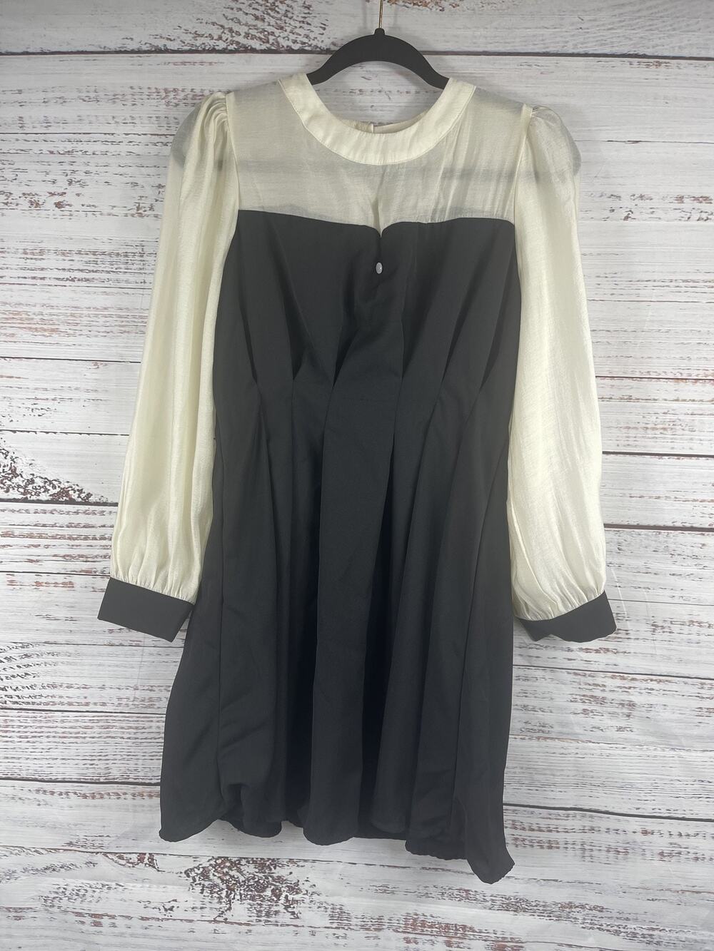 Dazy Dress Women's Large Black White Long Sleeve Sheer Contrast Mini Pleated New